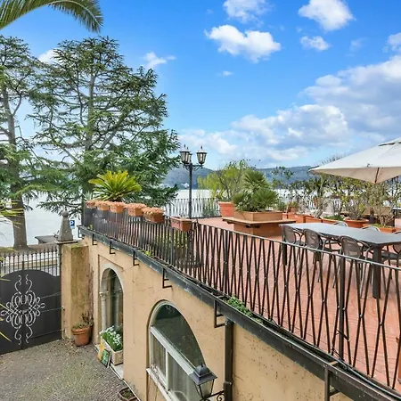 Casa de Férias Lakefront Suits